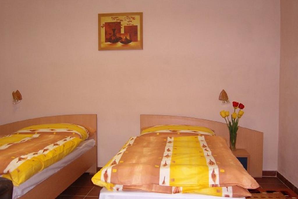 Batavya Penzion Hotel Topolcany Room photo